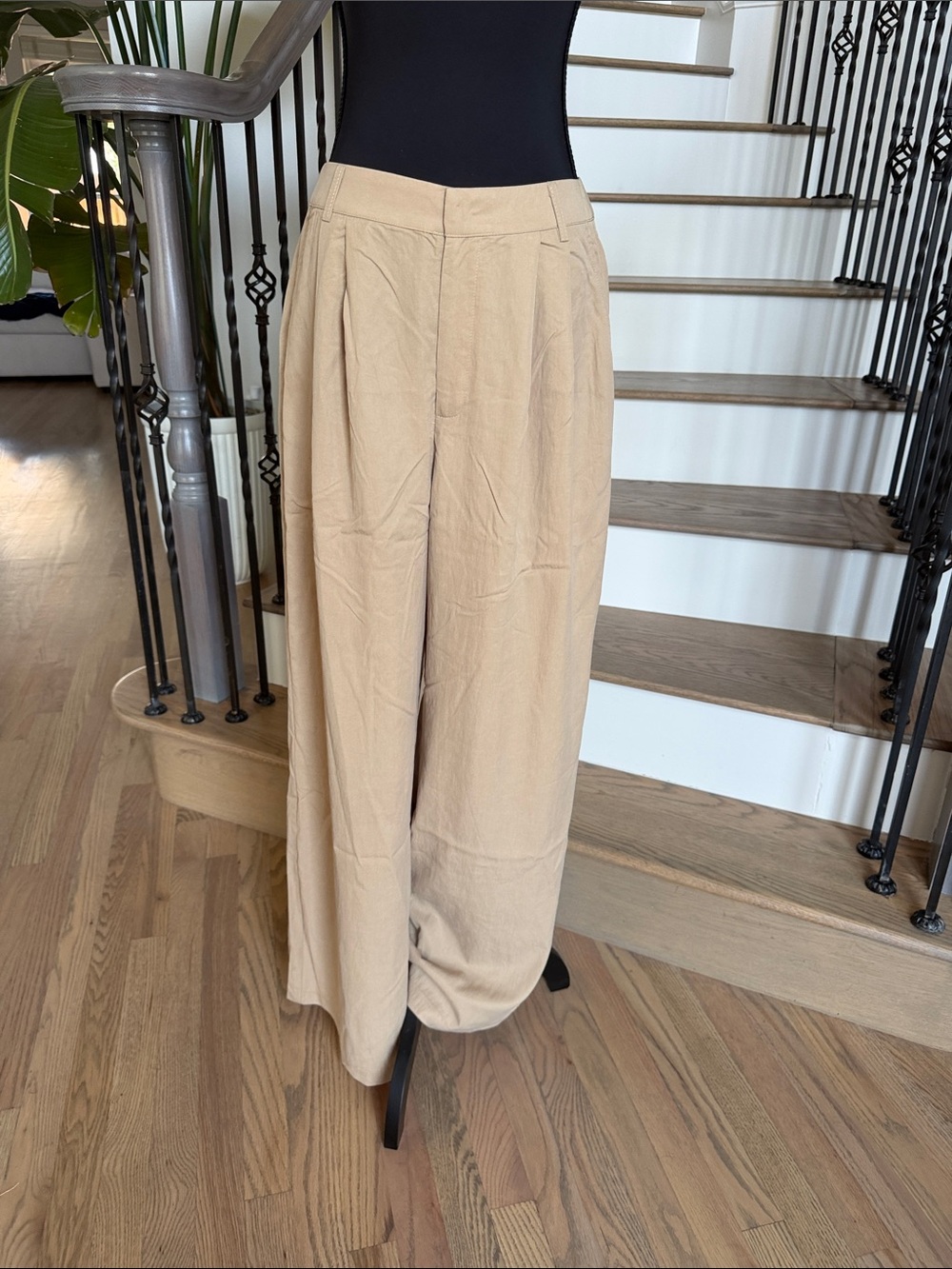 NWT Mable Beige Wide-Leg Pant Set with Button-Front Top (Medium) - Picture 9 of 10